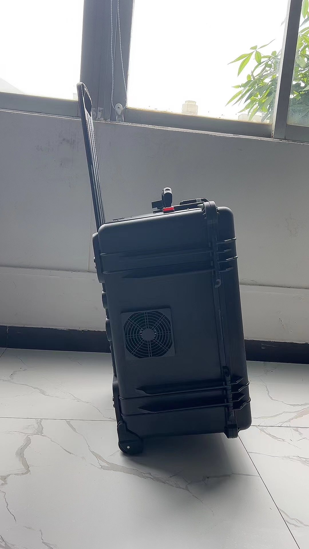罗平手拉箱型移动通信干扰器